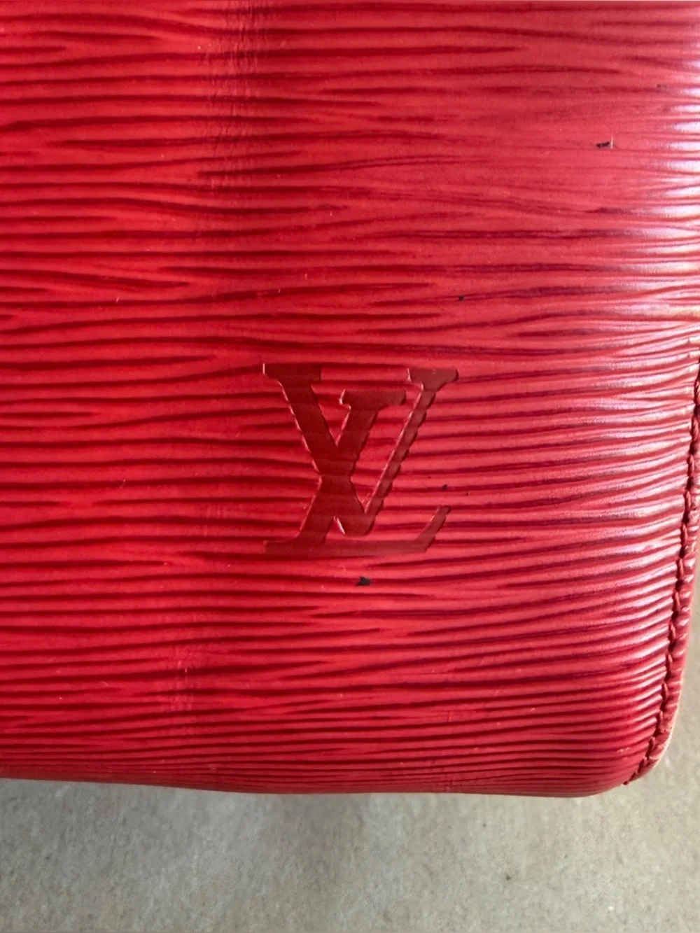 Louis Vuitton Speedy 30 in Épi Leather